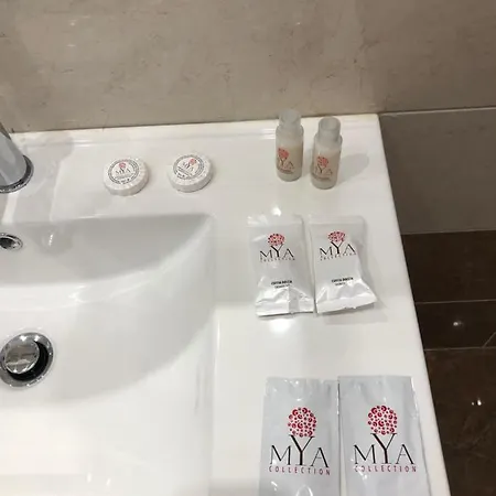 فندق مبيت وإفطار Residenza De Luca تروبيا