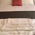 Residenza De Luca Bed & Breakfast 4*