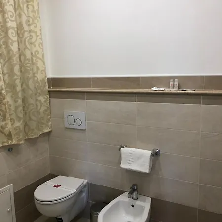 Residenza De Luca 4* טרופאה