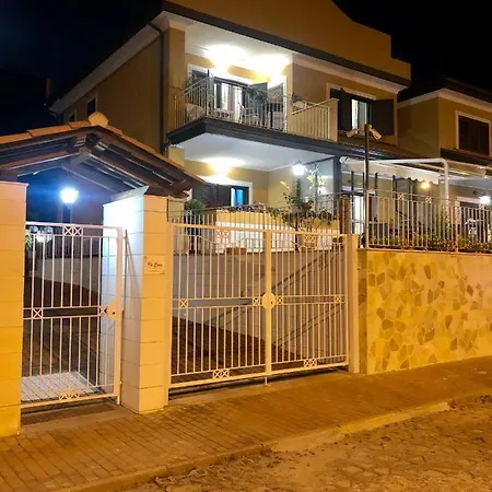לינה וארוחת בוקר Residenza De Luca טרופאה