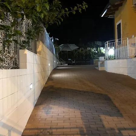 Residenza De Luca 4* טרופאה