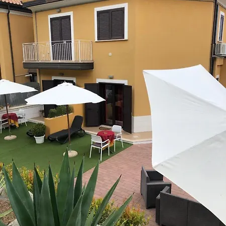 Residenza De Luca Bed & Breakfast 4*