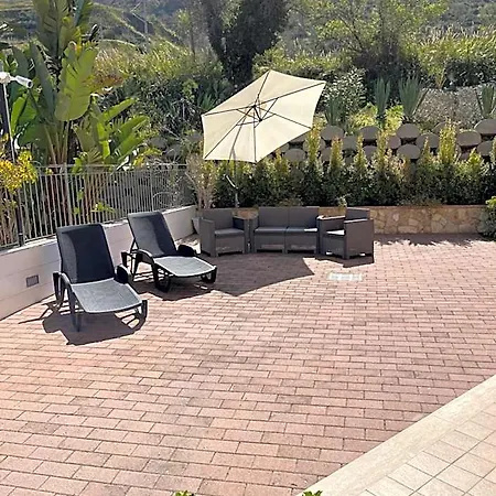 Bed & Breakfast Residenza De Luca 4*