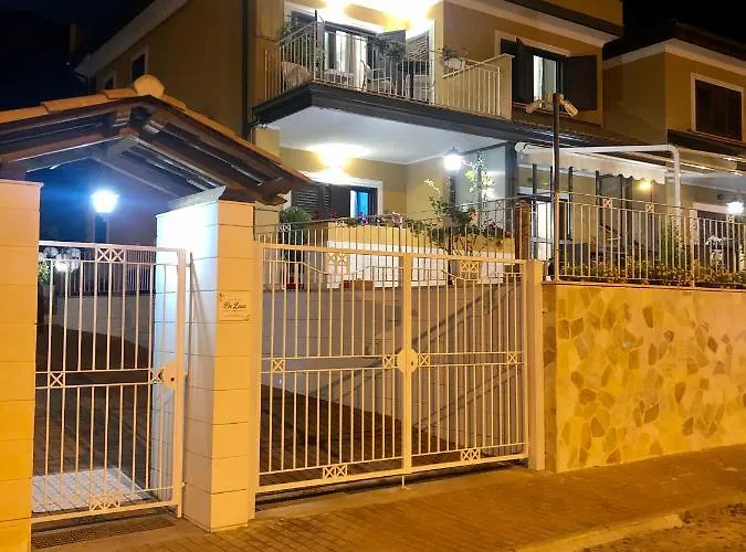 לינה וארוחת בוקר Residenza De Luca טרופאה