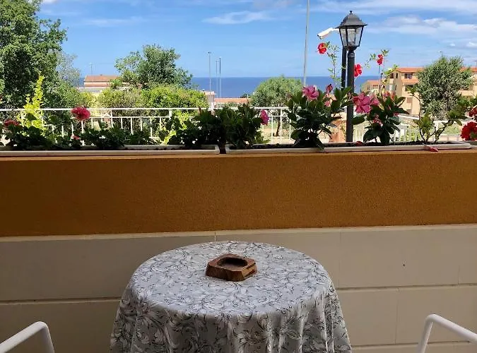 לינה וארוחת בוקר Residenza De Luca טרופאה